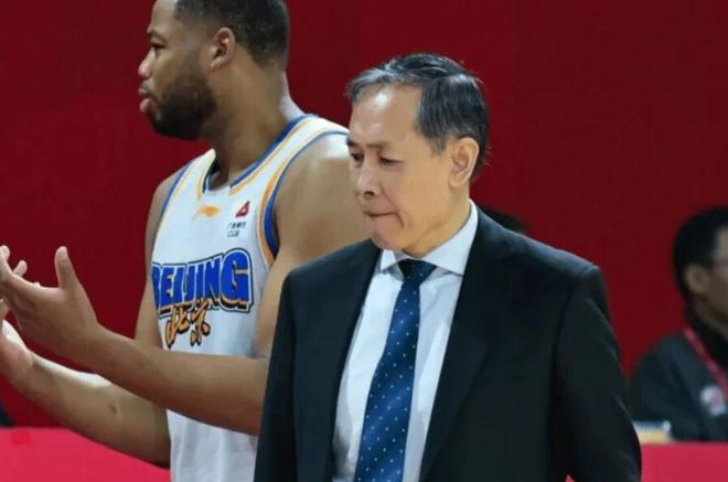 許利民發(fā)布會(huì)暴怒11分鐘 稱有球員耍大牌、打球吊兒郎當(dāng) 意有所指