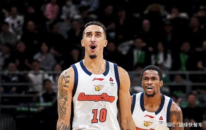 CBA新賽季最瘋狂一夜！廣東30分狂勝遼籃：第1爭冠熱門慘遭爆冷