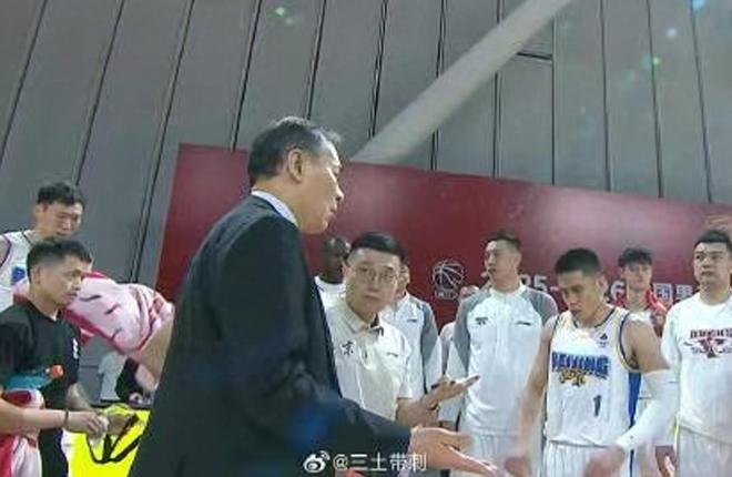 破案了！許利民痛斥球員耍大牌，指的是誰？許導(dǎo)忍不住點(diǎn)出姓名