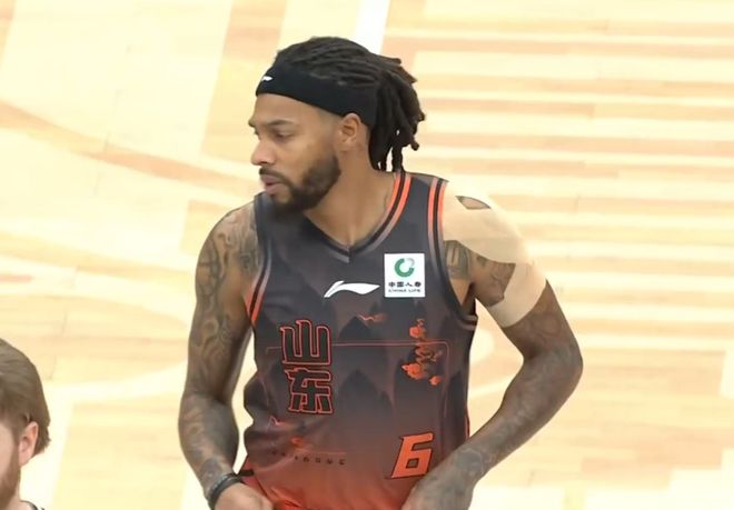 山東男籃完勝南京評分出爐，于德豪吃餃子，高詩巖狀態(tài)低迷