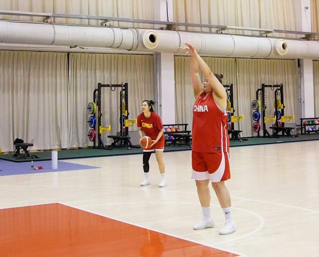劉禹彤、楊舒予在列！中國女籃最新訓(xùn)練畫面出爐，宮魯鳴接受采訪