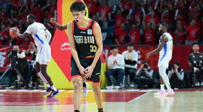 轟25分力壓曾凡博！中國(guó)男籃21歲2米05新星崛起：郭士強(qiáng)重用他？