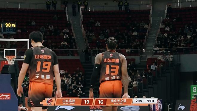 于德豪驚艷5記3分！山東豪取6連勝，邱彪深陷爭議：憑啥無視新星