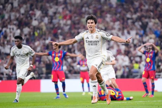 決賽八連勝！巴薩真正錦鯉浮現(xiàn)，連勝皇馬不是偶然，歐冠成新目標(biāo)