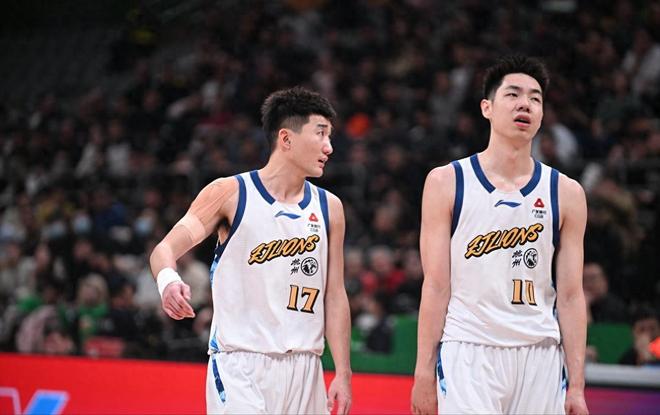 CBA前13輪排名！上海9連勝登頂，北京下滑5名，遼籃第10力壓浙江