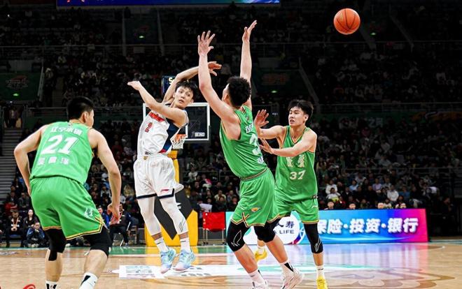 30分大敗！遼籃兩點不如廣東，亨特首秀沒亮點，楊鳴賽后發(fā)火