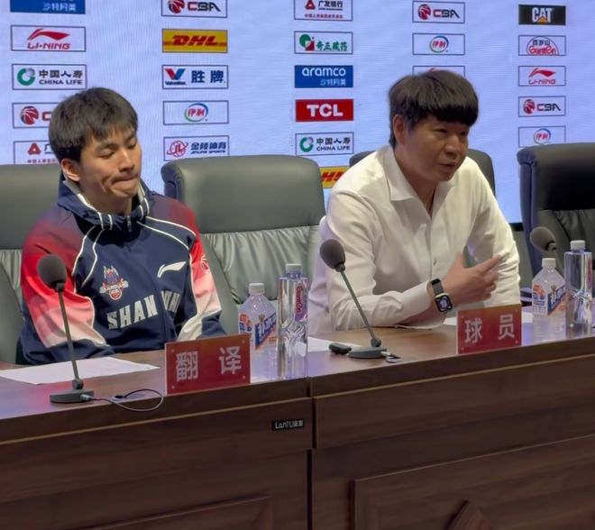 勝同曦發(fā)布會(huì)！邱彪仍在不滿防守，直指高詩巖帶傷+于德豪回暖！