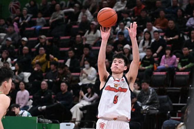 錯(cuò)怪徐杰！遼粵戰(zhàn)低迷事出有因，杜鋒提新要求，三外援有最佳拍檔