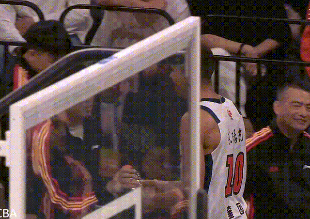 生涯之夜！奎因12中10轟30分成客場消聲器，一人得分超遼寧三外援