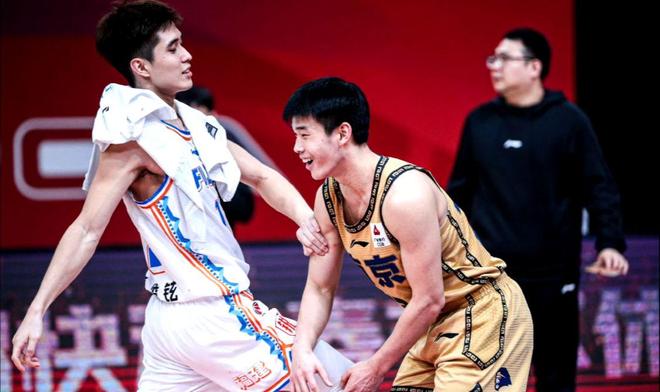 CBA歷史第一人！100%命中率轟進9記三分，球迷：他曾與林葳齊名