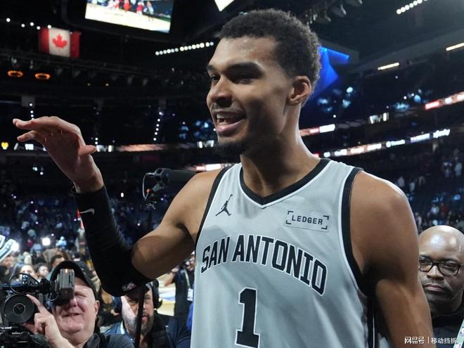 三杀雷霆，豪取8连胜！一超多强的西部，看来真要变天了