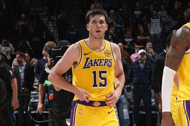 新賽季首個壓哨絕殺，“里夫斯絕殺森林狼”升至微博熱搜第六位