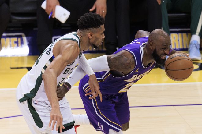 字母哥：我跟詹姆斯要了球衣！我永遠(yuǎn)敬仰詹姆斯！