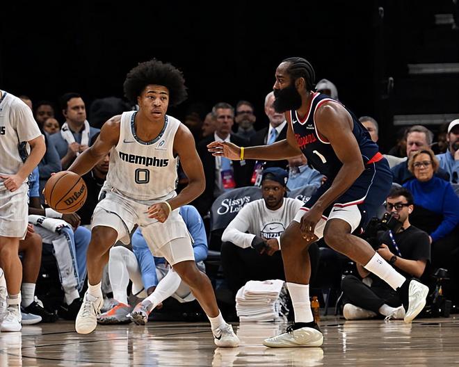 灰熊侧翼新星不仅在防守端锁死了哈登，还在进攻端打爆了快船？