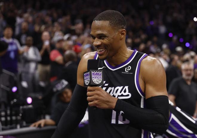 副班长竞争激烈，今日国王取胜，鹈鹕回到西部倒数第一