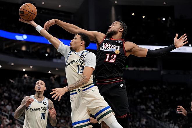 那个当年勇士默默无闻的次轮秀，如今竟然已是雄鹿的当家控卫了？