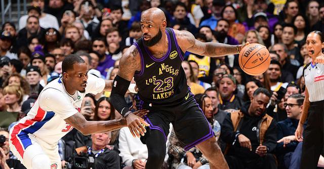 詹姆斯：今天球队防守可圈可点 但失误太多很难回防