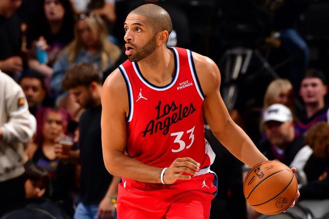 狀態(tài)都已經(jīng)差成這樣了，快船竟然還敢讓他擔任球隊的先發(fā)大前鋒？