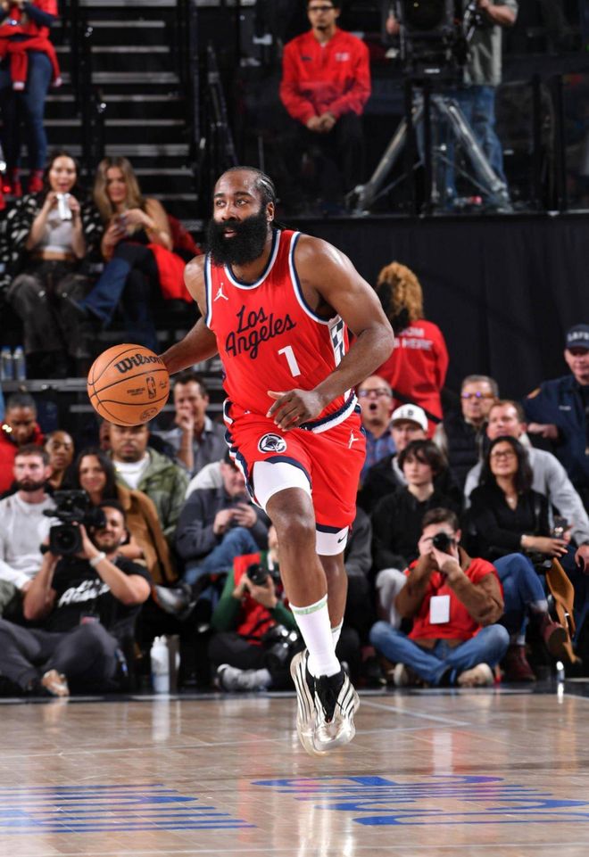 威少把双料MVP挤到替补，国王赛季首次战胜强队，3枪在手搅局西部