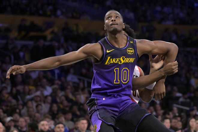 紧急签约！10天合同，灰熊签下湖人边缘人中锋，场均2+2够用吗？