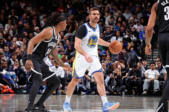 明明在场上很有作用，为什么勇士突然间就不用他了呢？