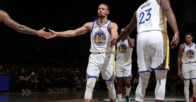 库里：被客场欢呼声分心罚丢 但对此很感激