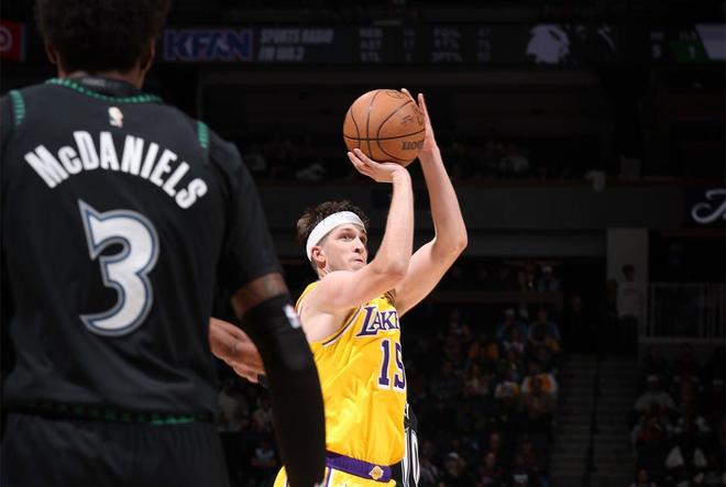 轟28分16助+絕殺！湖人第三巨頭再創(chuàng)神跡比肩科比：劍指2.4億肥約