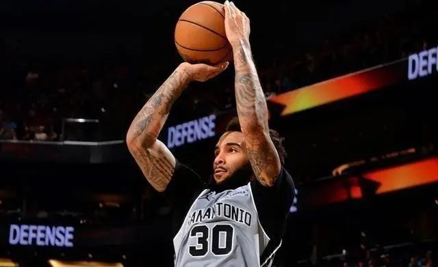 幸好沒交易，馬刺鋒線一戰(zhàn)創(chuàng)造3紀(jì)錄，年薪300萬或擠走首發(fā)巴恩斯