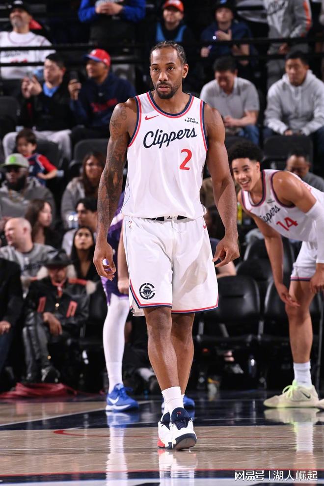 莱纳德33+5+5快船大胜国王5连胜，哈登21+5科林斯16分5板