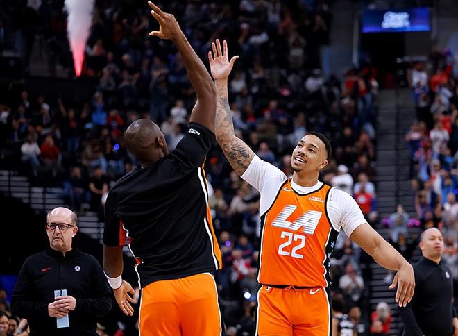 还是显得自信心不足，快船侧翼新星完全有能力承担起更多的责任？