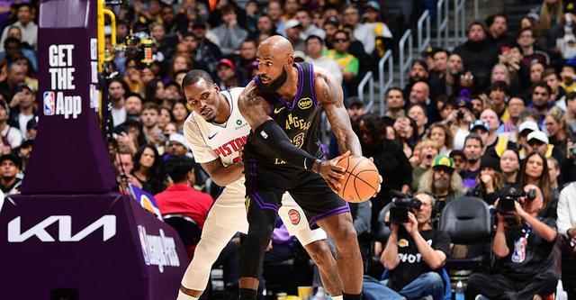 詹姆斯：教练安排我多打无球 如有需要我也能持球