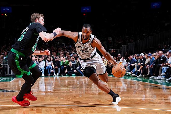 存在感實(shí)在是太低了！在這樣下去馬刺鋒線大將可能就要被送走了？