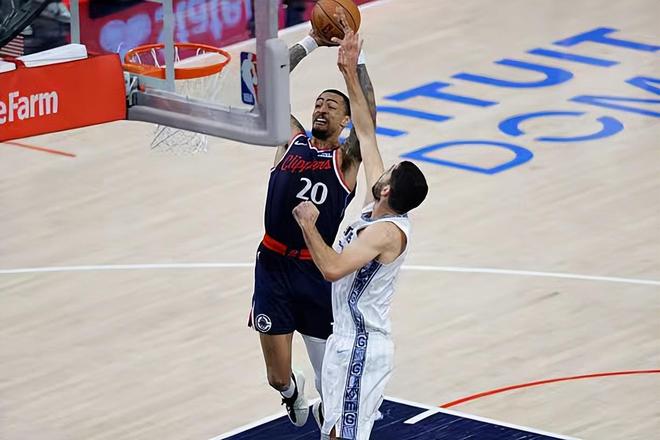 继续着平庸的表现，快船再不把他出手只会导致交易价值越来越低？