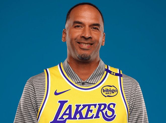 场均37分9板9助！3项联盟倒数第1！湖人功臣下课，浓眉成烫手山芋