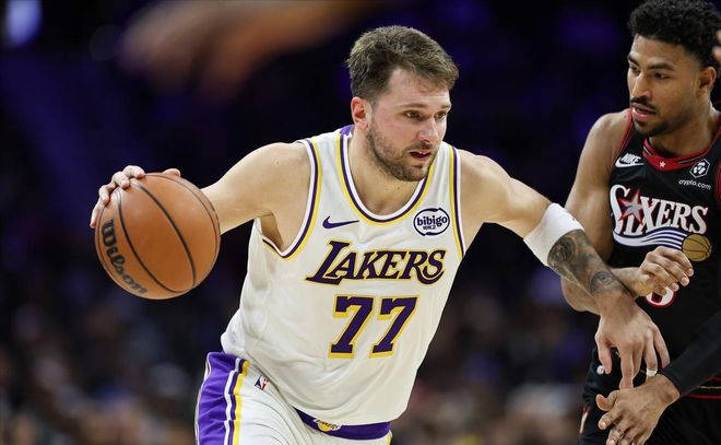 打破8年魔咒4天3賽完美收官，東契奇得女buff強力，老詹末節加冕