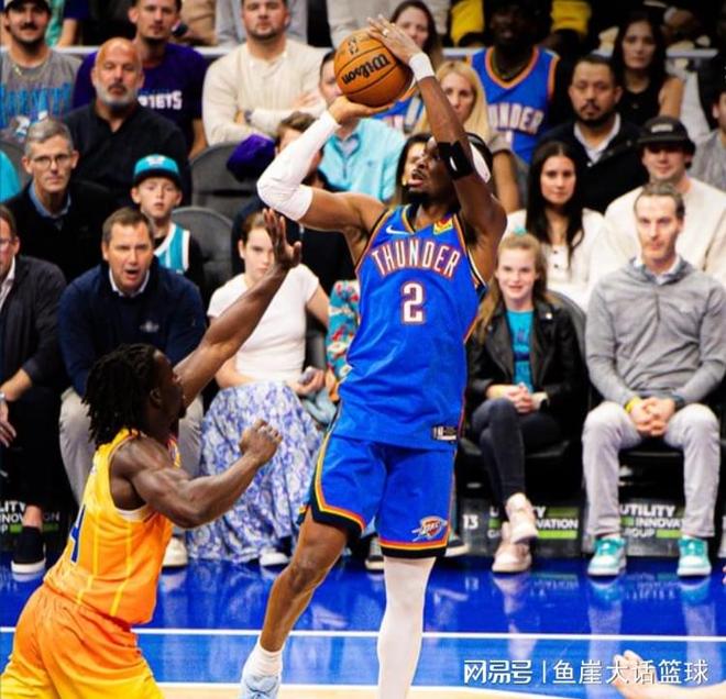 雷霆13分完勝！亞歷山大33+7高效爆發，4號秀拉胯，湖人棄將傷退