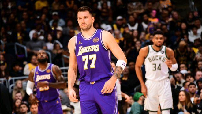 98-117！這是湖人關(guān)鍵時(shí)刻的改變，除了雄鹿，他們最后5分鐘無敵