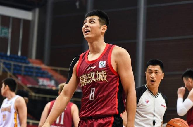 媒體人：北京男籃今日出征前往東莞，丘天和鄒雨宸確定缺陣
