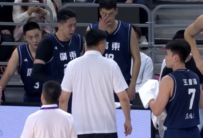 广东队600万顶薪先生！7中0得2分，球迷：分300万给徐杰