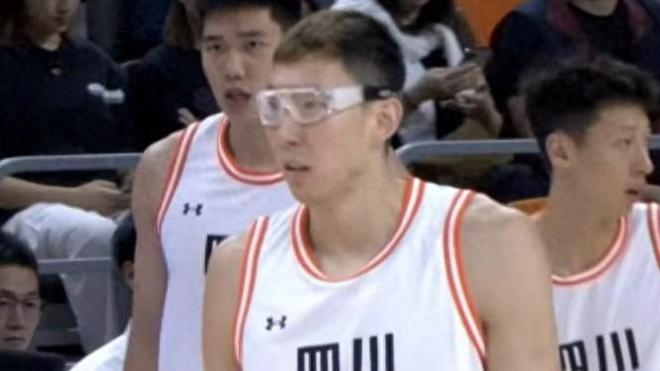 周琦33分胡金秋24分四川輕取北京，打進全運男籃四強