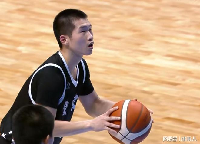 25分13板2助！男籃最強(qiáng)內(nèi)線打成大腿，保送廣東隊(duì)奪冠了！