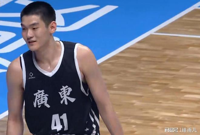 狂轟25+13帶隊(duì)晉級(jí)！廣東“新老大”打服杜鋒，任駿飛為他讓位！