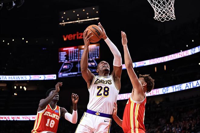 這也太松懈了吧！湖人鋒線大將面對老鷹打出了一場災(zāi)難級別的比賽