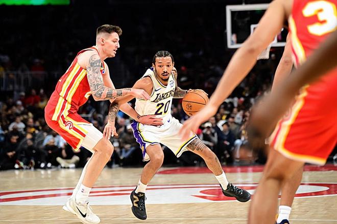 穩(wěn)定性太差了一些！湖人后場新星完成大爆發(fā)后就立刻回到了原點(diǎn)？