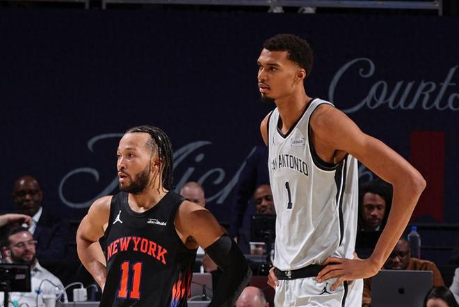 连克热门湖人雷霆，马刺为何不敌纽约？3大问题扎眼文班情有可原