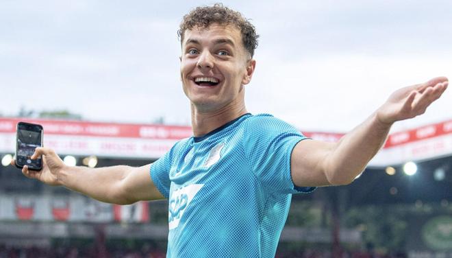 德天空:拜仁关注的霍村前锋阿斯拉尼曾公开表示梦想是去巴萨