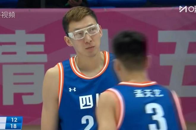 四川队63分大胜，周琦24+18胡金秋25+6，赵岩昊22+6+7孙铭徽9+12