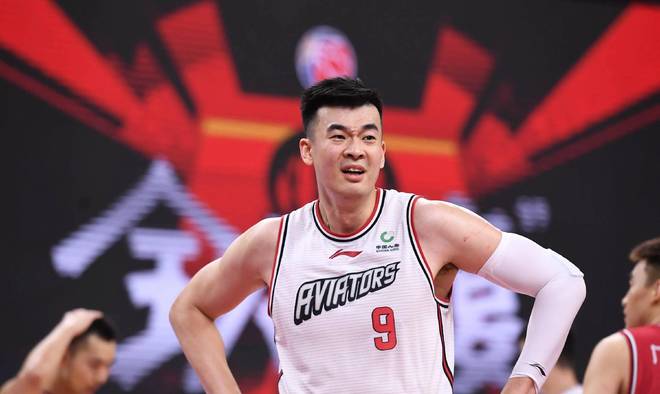 CBA现役体重最大的10名球员：王哲林123公斤第七，第一名131公斤