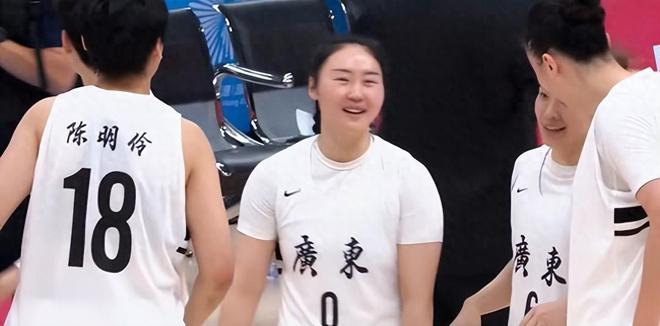 亮眼！单节三分5中5轰18分，怪不得宫鲁鸣钦定她是未来重点队员