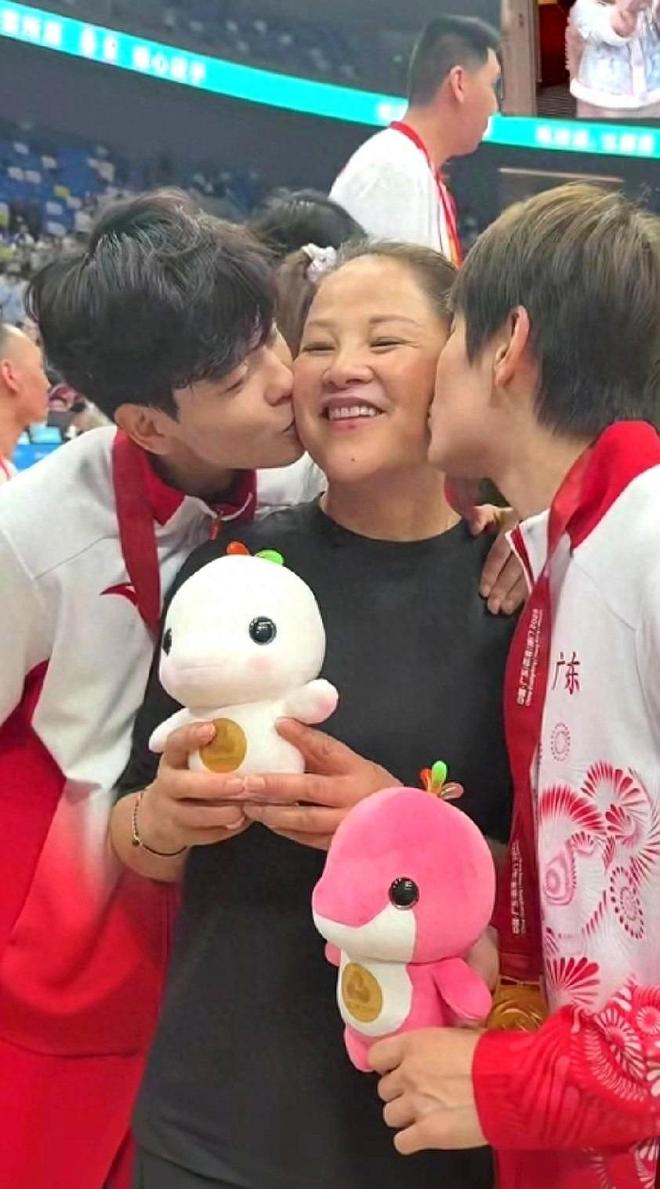 她是女篮最幸福妈妈，两个冠军女儿上交国家，为广东队挣足了面子